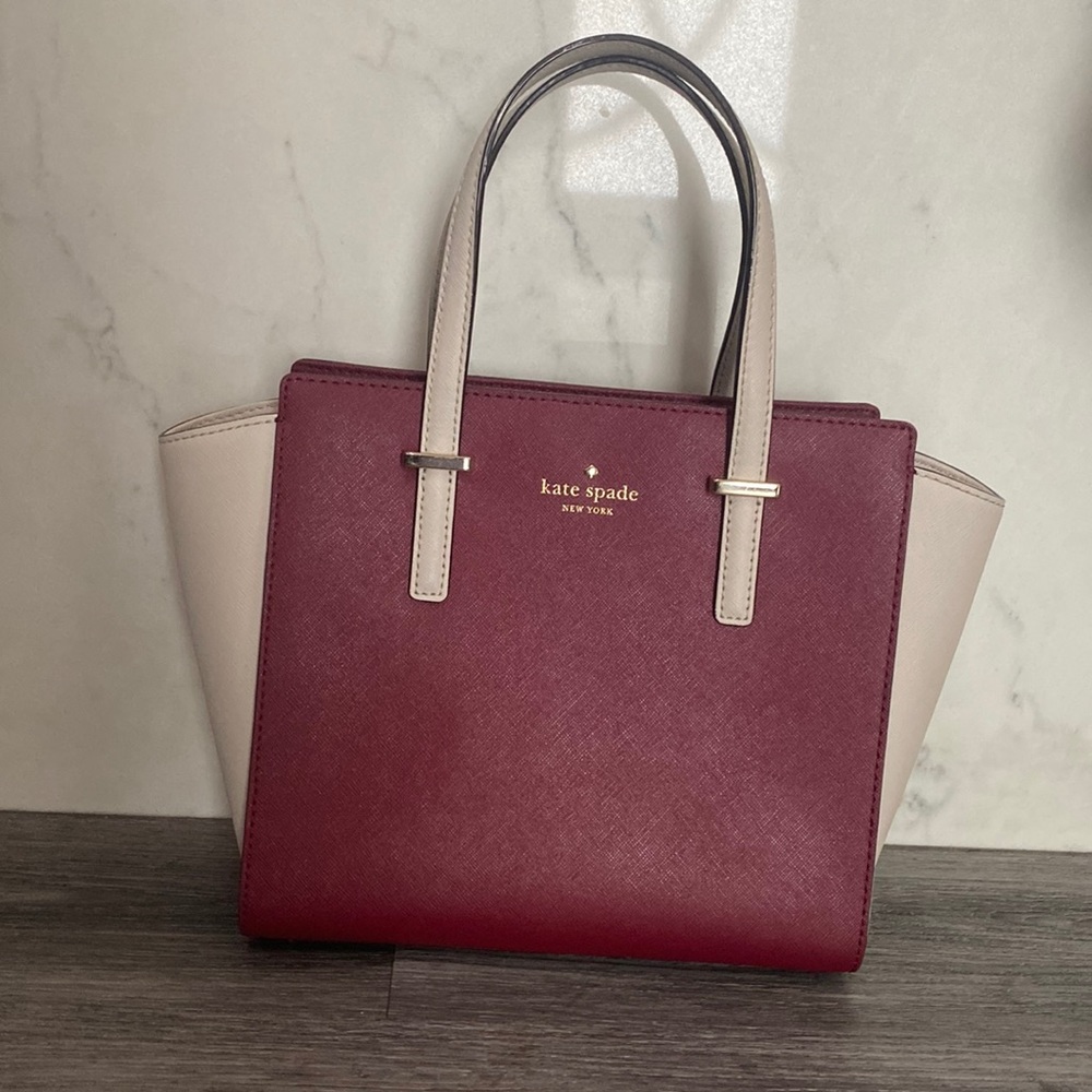 Kate spade purse with crossbody strap